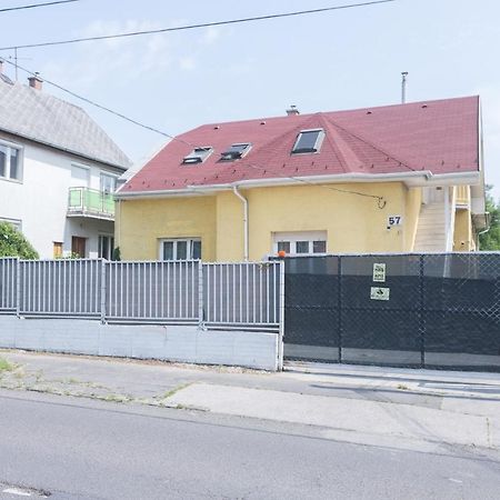 Hi-Bp Garden City Batsanyi Apartment 3 Rooms, Apartment Upstairs Near The City Train With Free Parking Будапеща Екстериор снимка