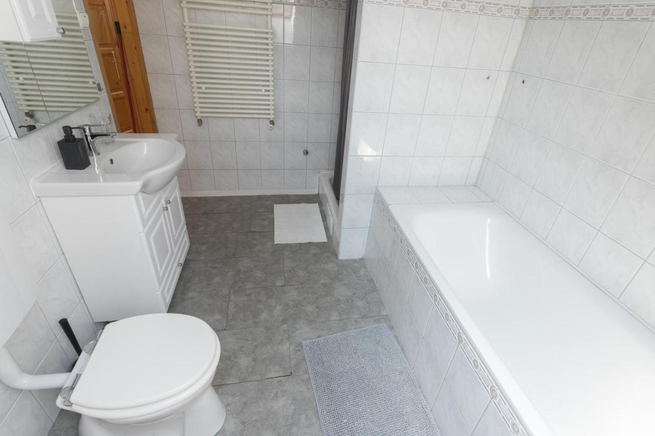 Hi-Bp Garden City Batsanyi Apartment 3 Rooms, Apartment Upstairs Near The City Train With Free Parking Будапеща Екстериор снимка